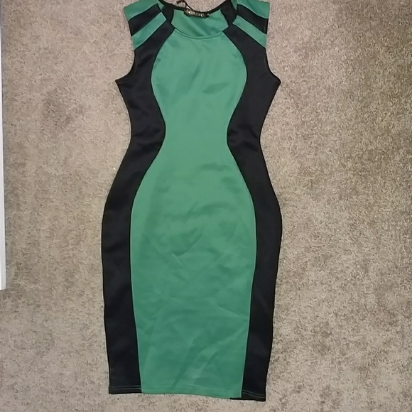 PRICE DROP Green and black dress - Picture 1 of 3